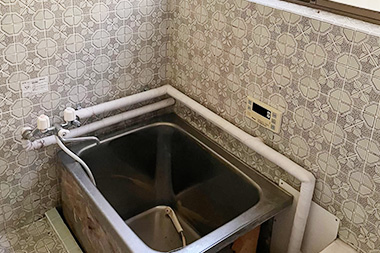 解体前 タイル浴室