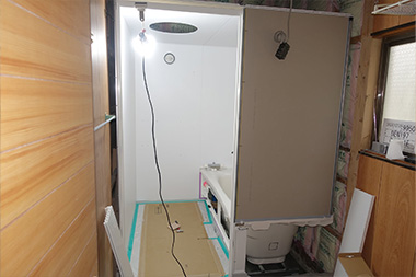 ユニットバス施工中